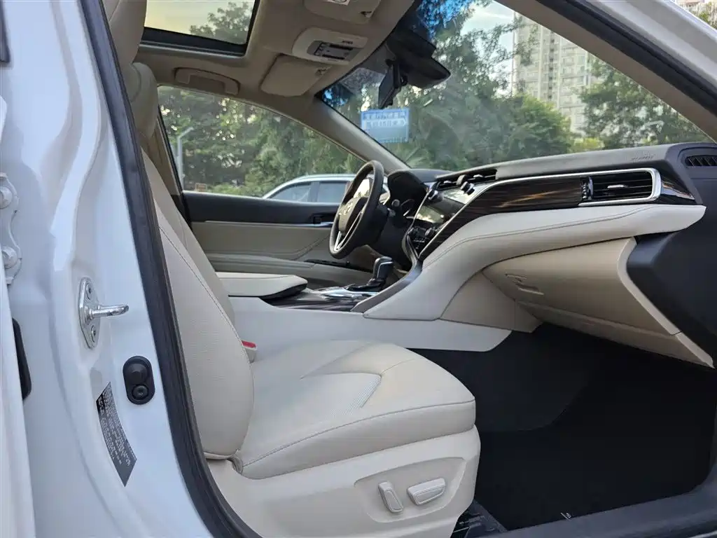 Toyota Camry 2020 — фото 11