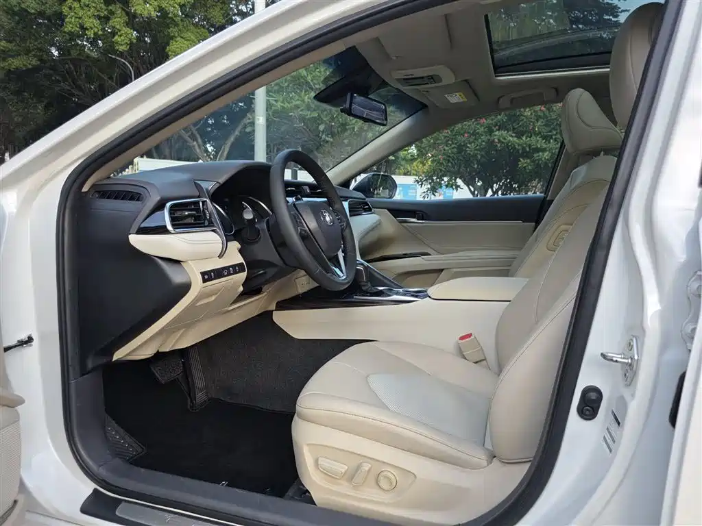 Toyota Camry 2020 — фото 14
