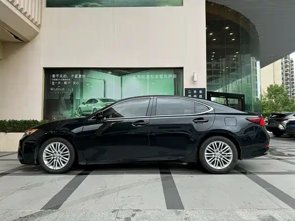 Lexus ES 2017