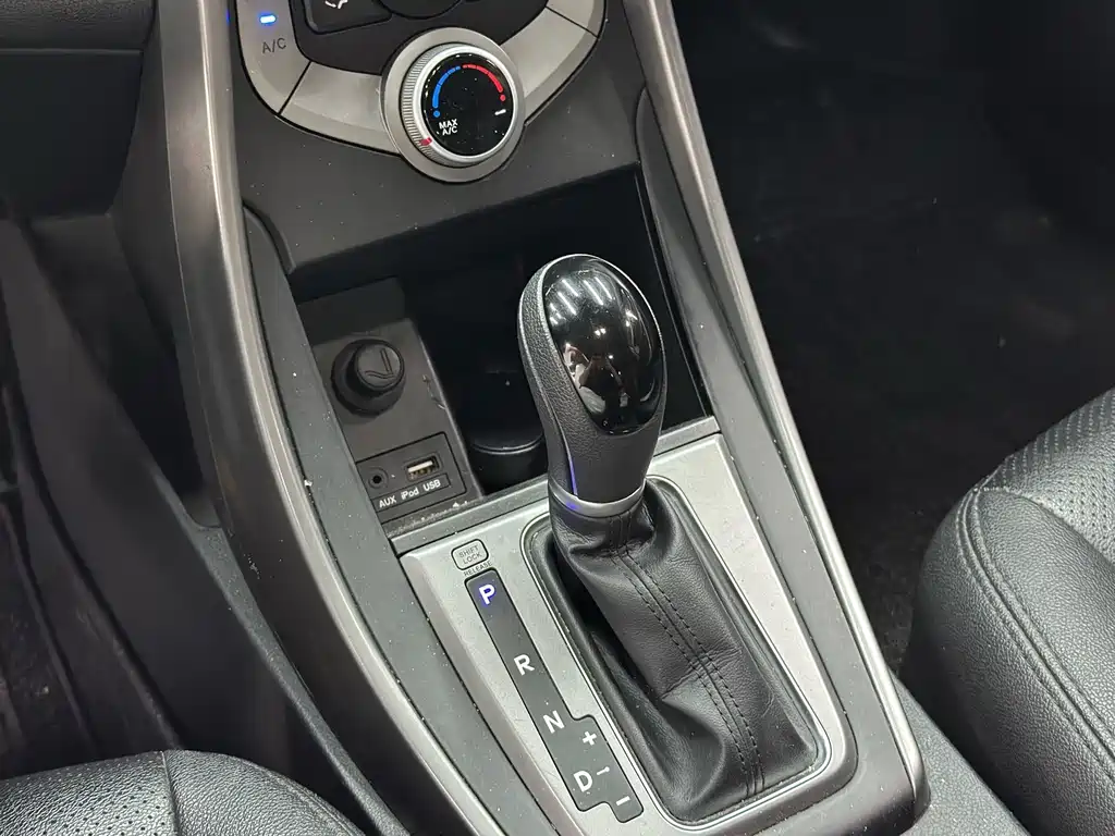 Hyundai Elantra Langdong 2017 — фото 10