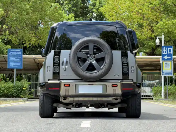 Land Rover Defender 2022