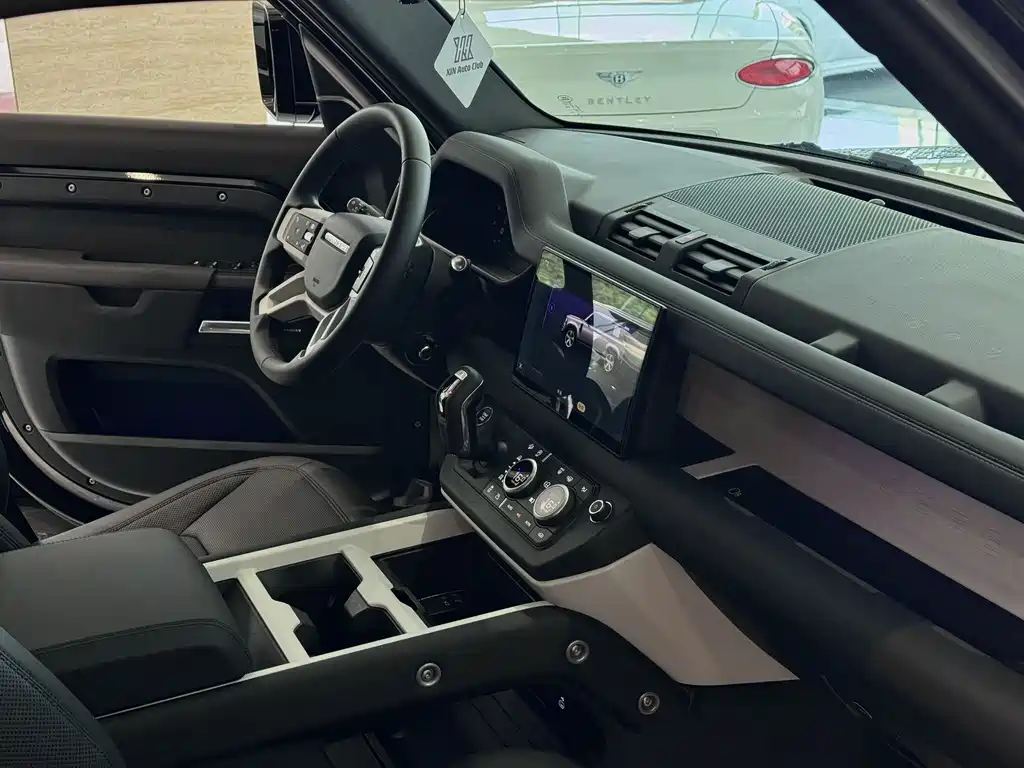 Land Rover Defender 2025 — фото 10
