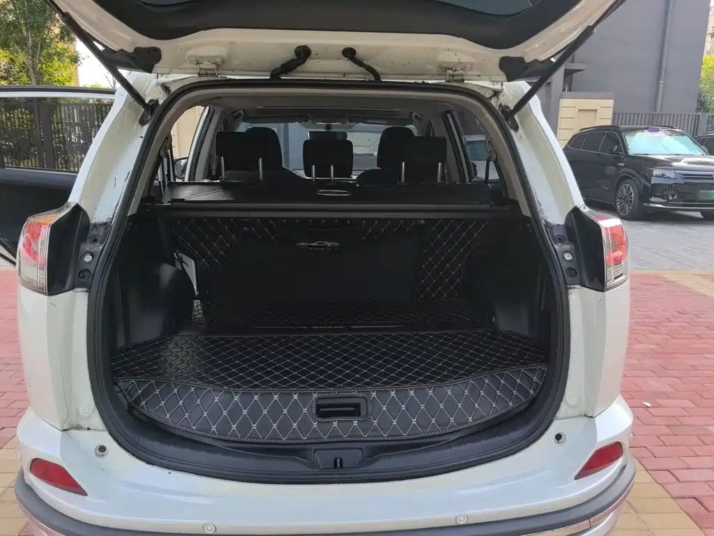 Toyota RAV4 2019 — фото 20