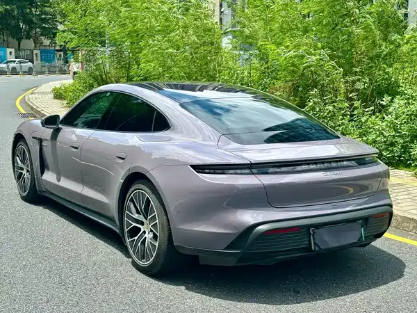 Porsche Taycan 2025