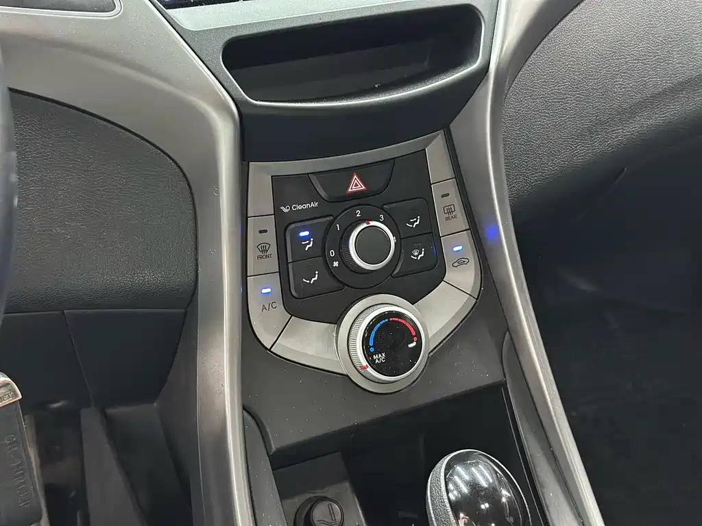 Hyundai Elantra Langdong 2017 — фото 9