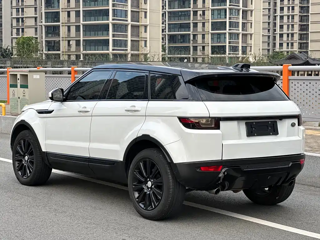 Land Rover Evoque 2018 — фото 15