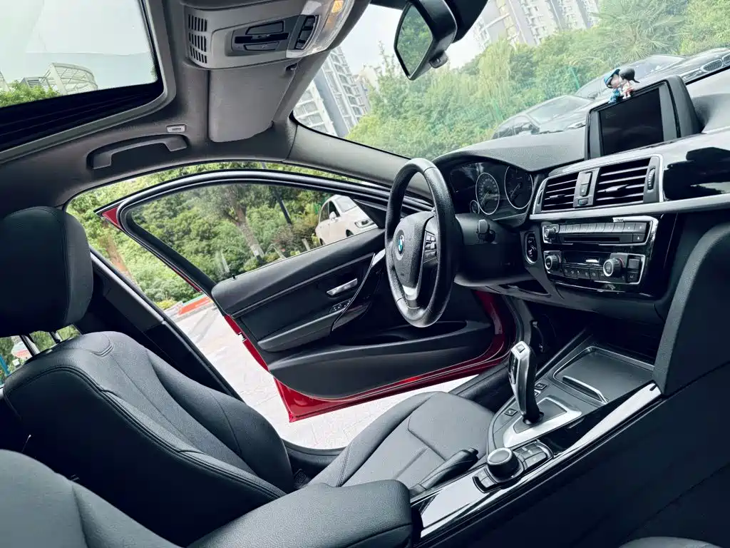 BMW 3 Series 2017 — фото 13