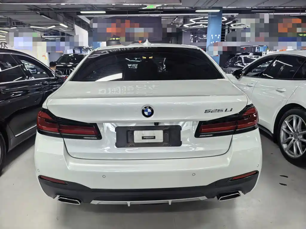 BMW 5 Series 2021 — фото 12