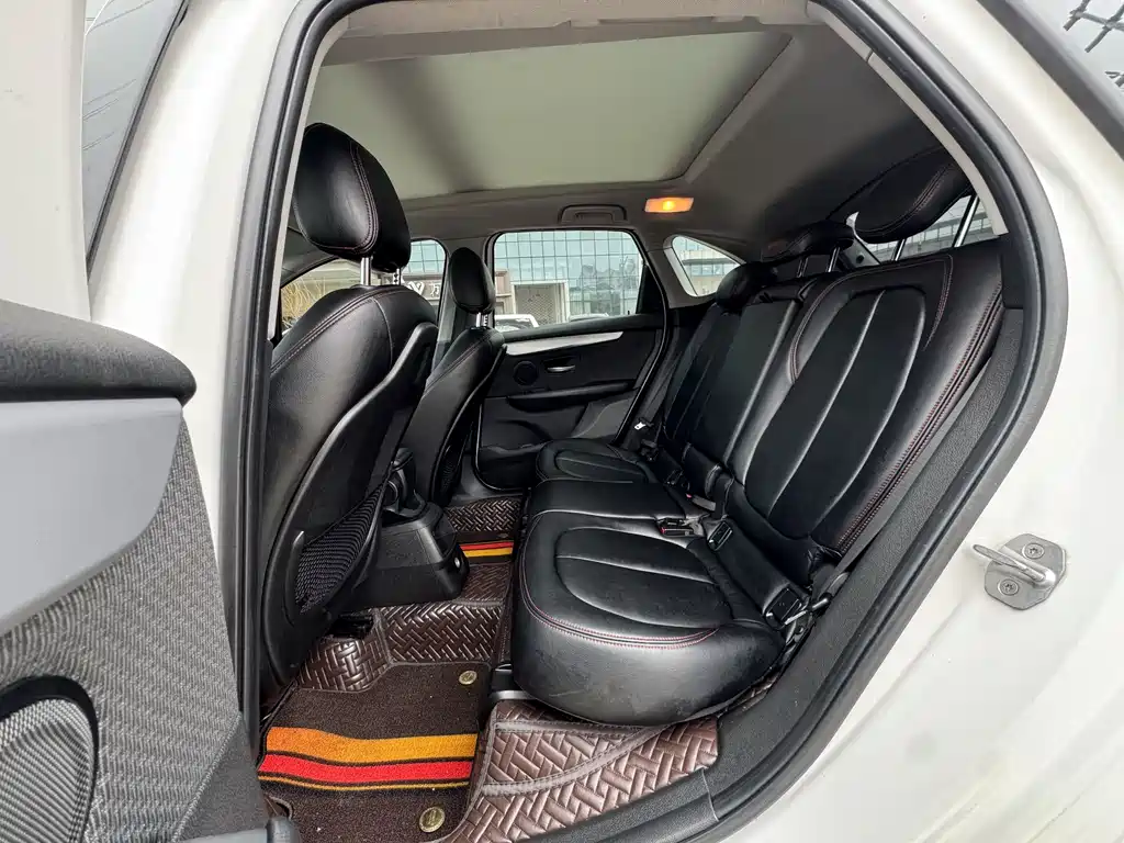 BMW 2 Series Active Tourer 2018 — фото 13