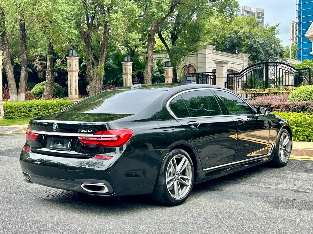 BMW 7 Series 2018 — фото 9
