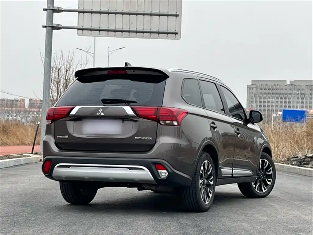 Mitsubishi Outlander 2020 — фото 13