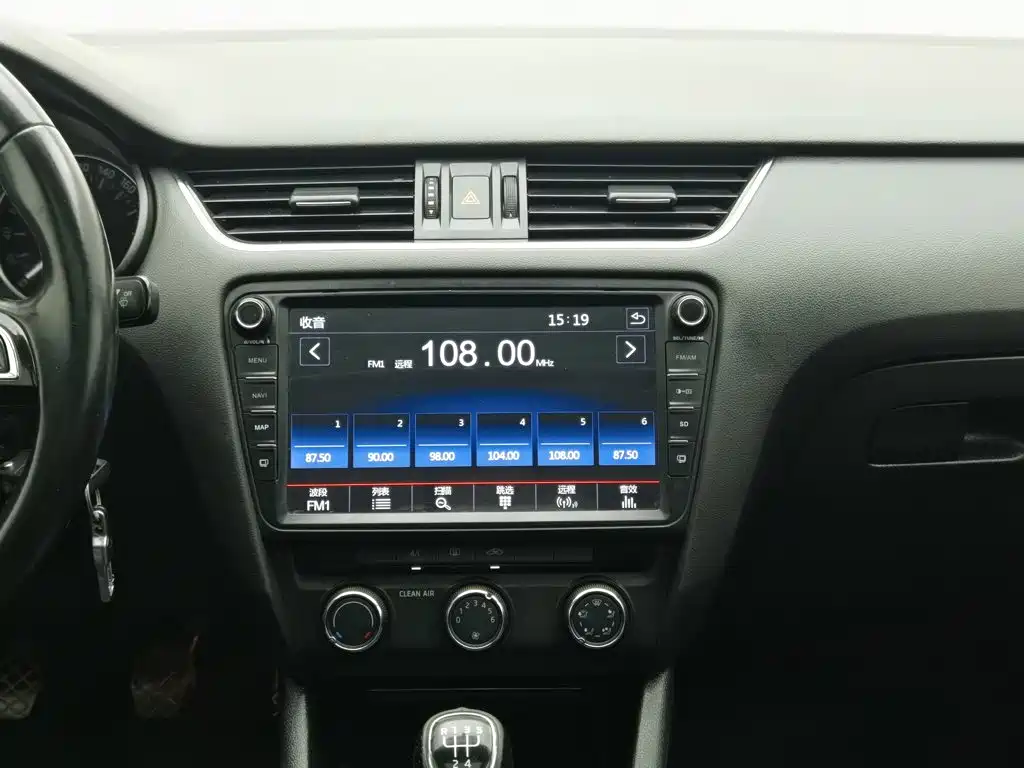 Skoda Octavia 2015 — фото 12