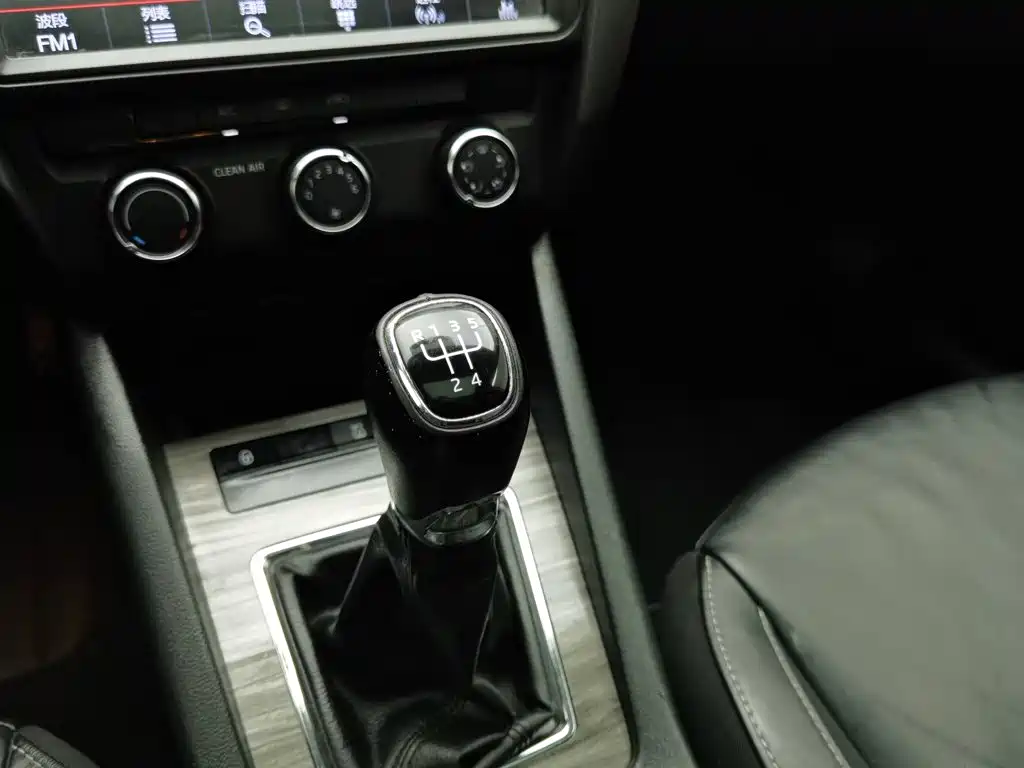 Skoda Octavia 2015 — фото 13