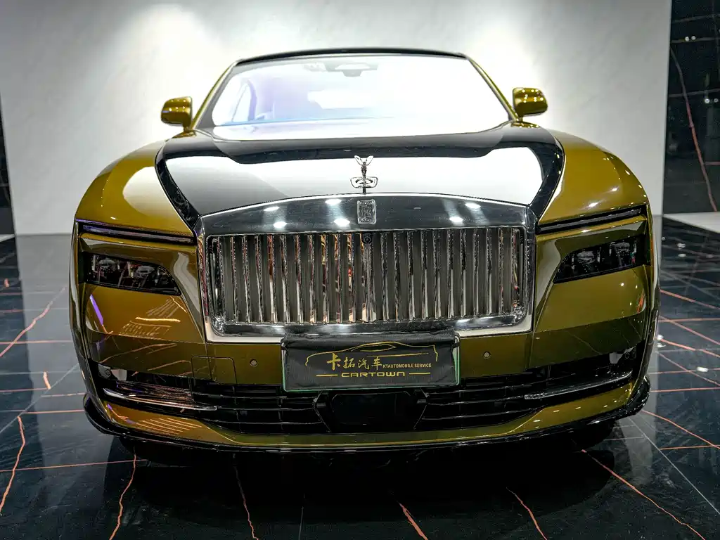 Rolls-Royce Phantom 2024 — фото 1