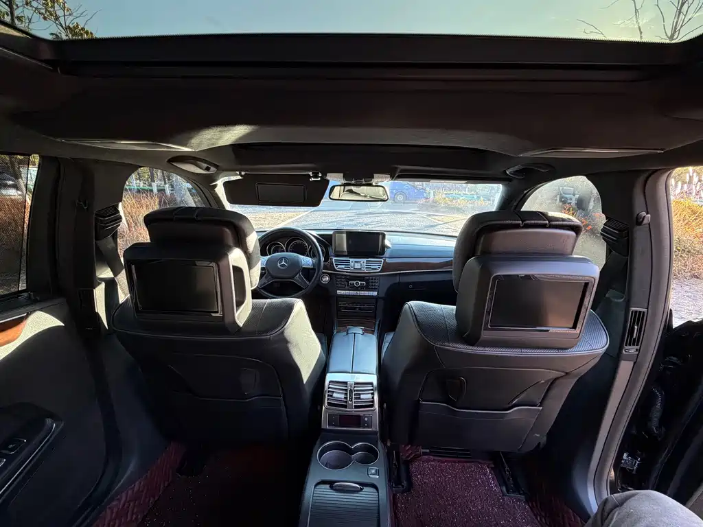 Mercedes-Benz E-Class 2015 — фото 19