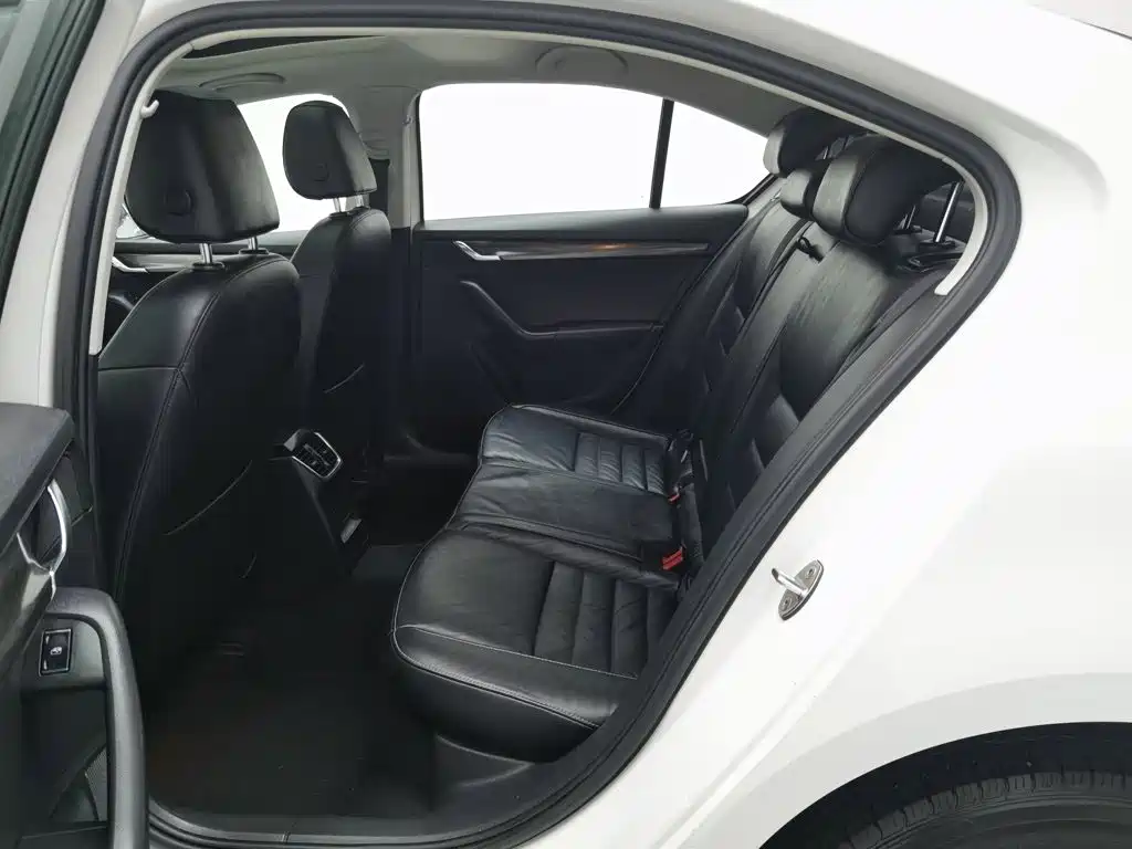 Skoda Octavia 2015 — фото 15
