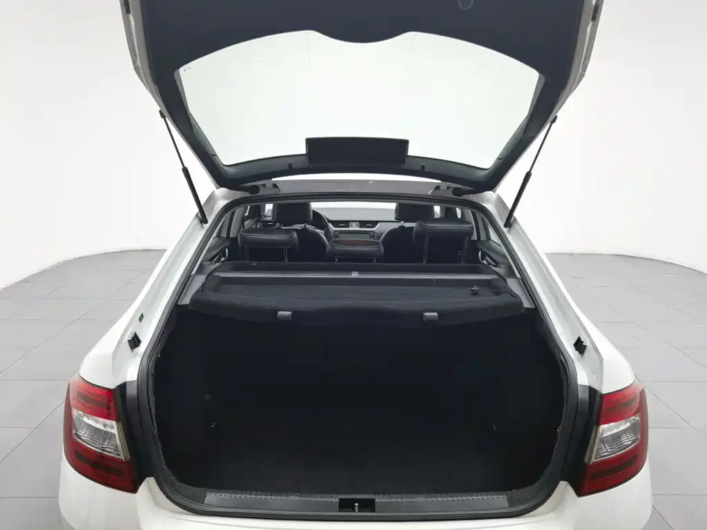 Skoda Octavia 2015 — фото 16