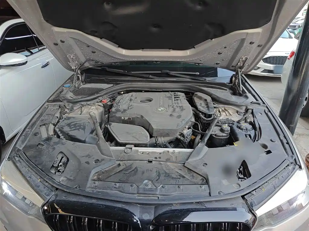 BMW 5 Series 2018 — фото 10