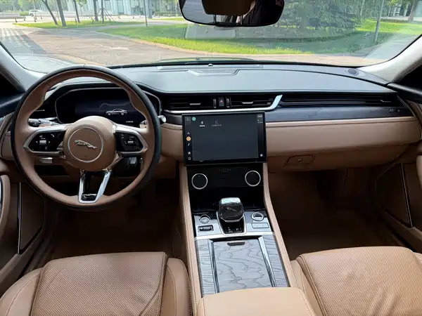 Jaguar XFL 2024