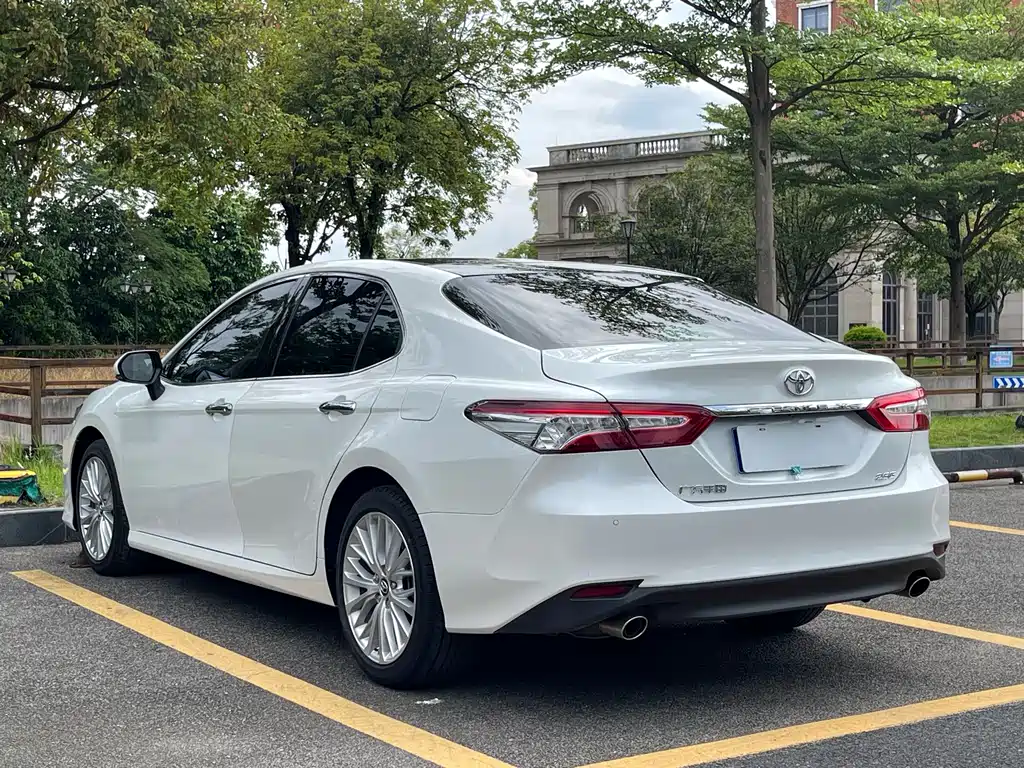 Toyota Camry 2021 — фото 6