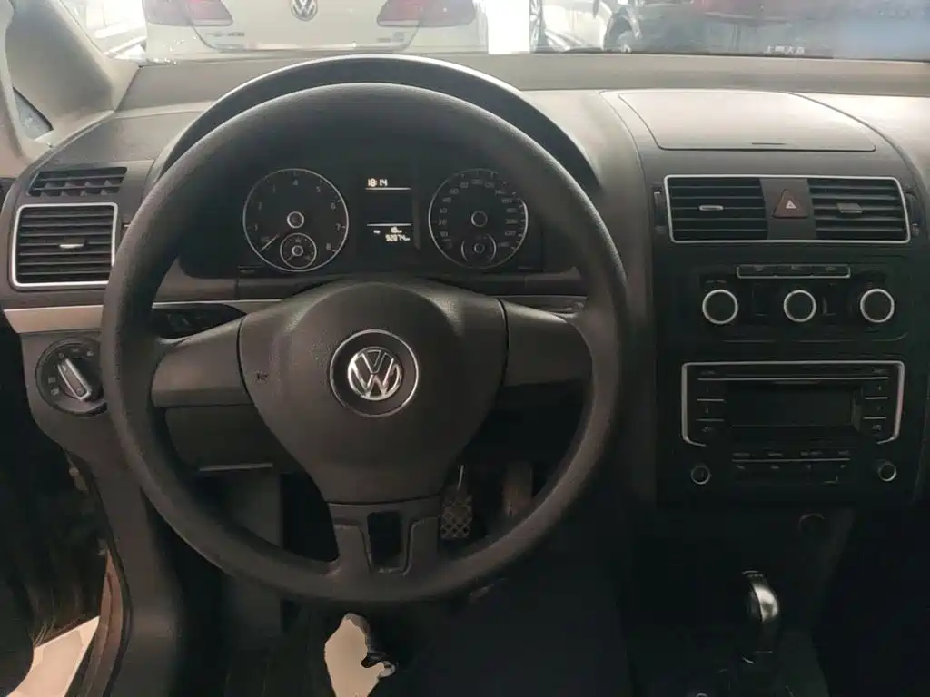 Volkswagen Touran 2016 — фото 10