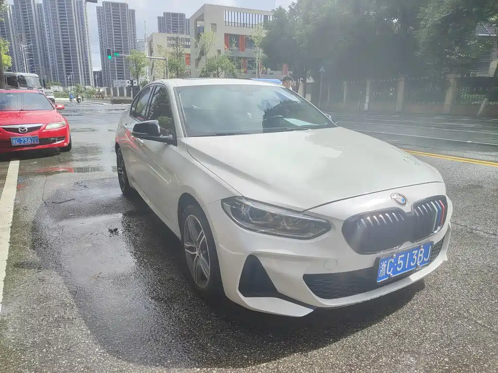 BMW 1 Series 2022 — фото 1