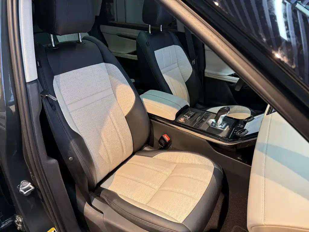 Land Rover Evoque 2022 — фото 15