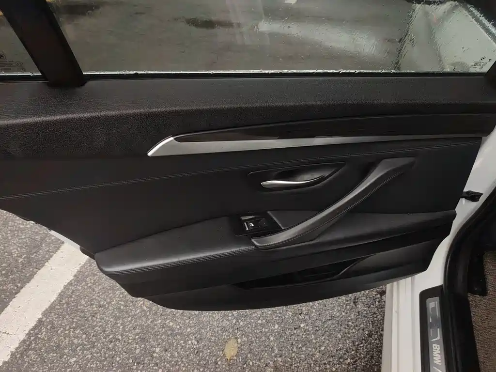 BMW 5 Series 2015 — фото 13