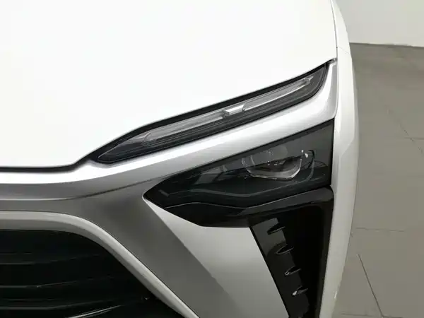 NIO ES8 2021