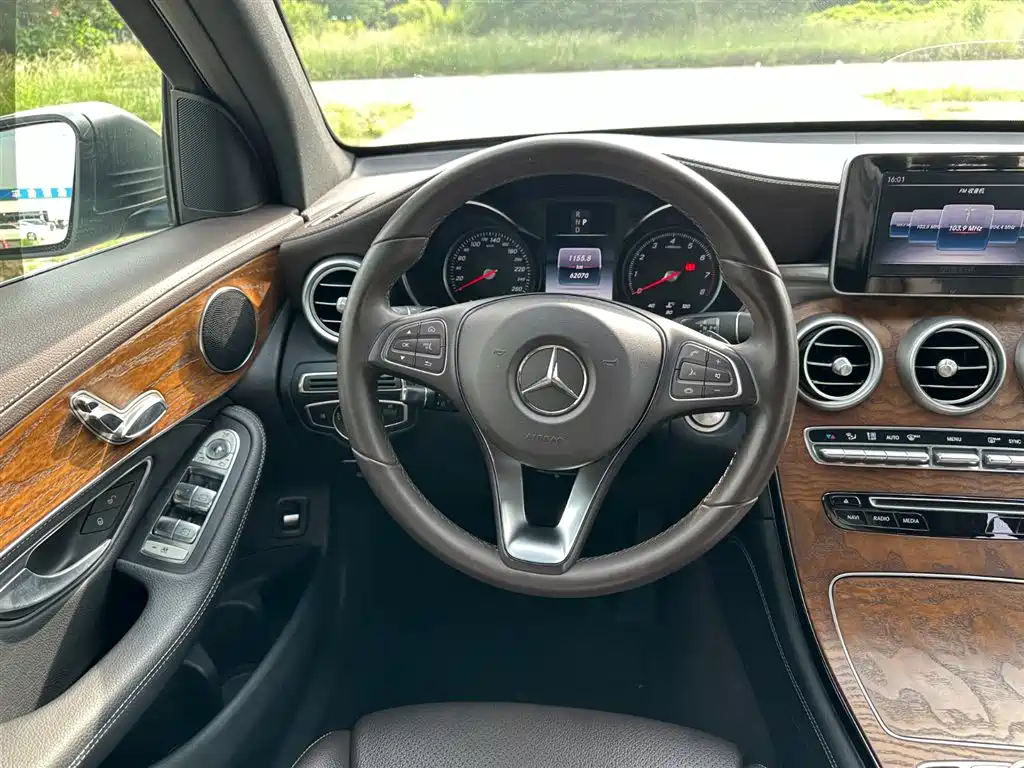 Mercedes-Benz GLC 2019 — фото 20