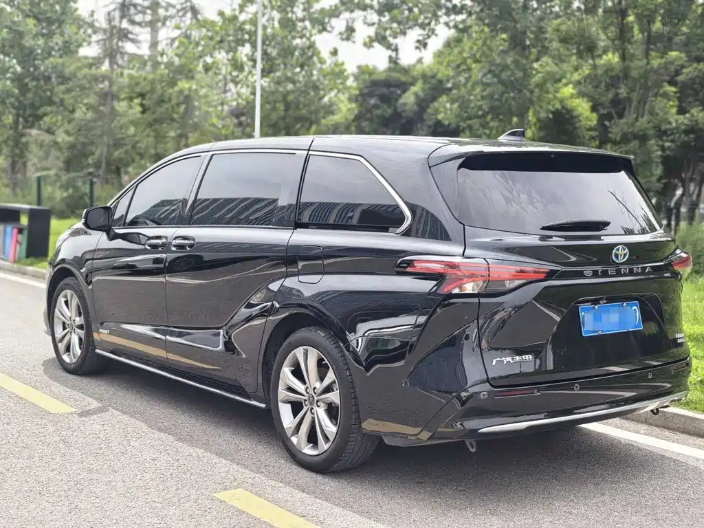 Toyota Sienna 2023 — фото 16