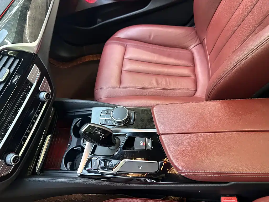 BMW 5 Series 2019 — фото 14