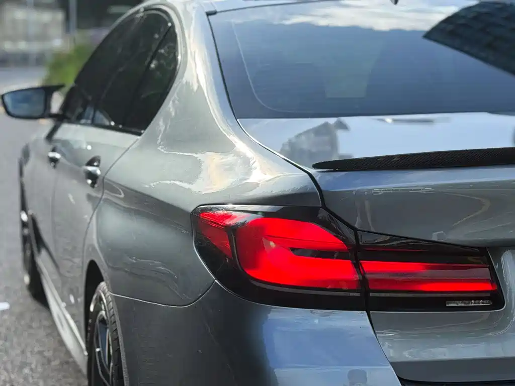 BMW 5 Series 2021 — фото 10