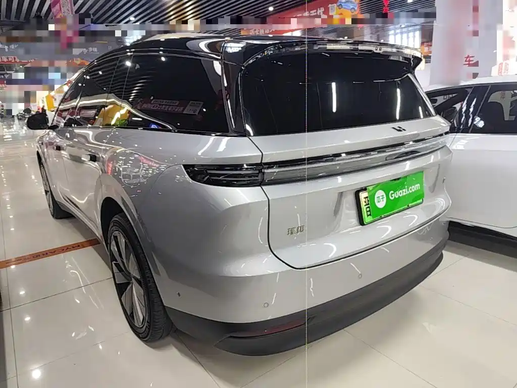 Li Auto i8 2025