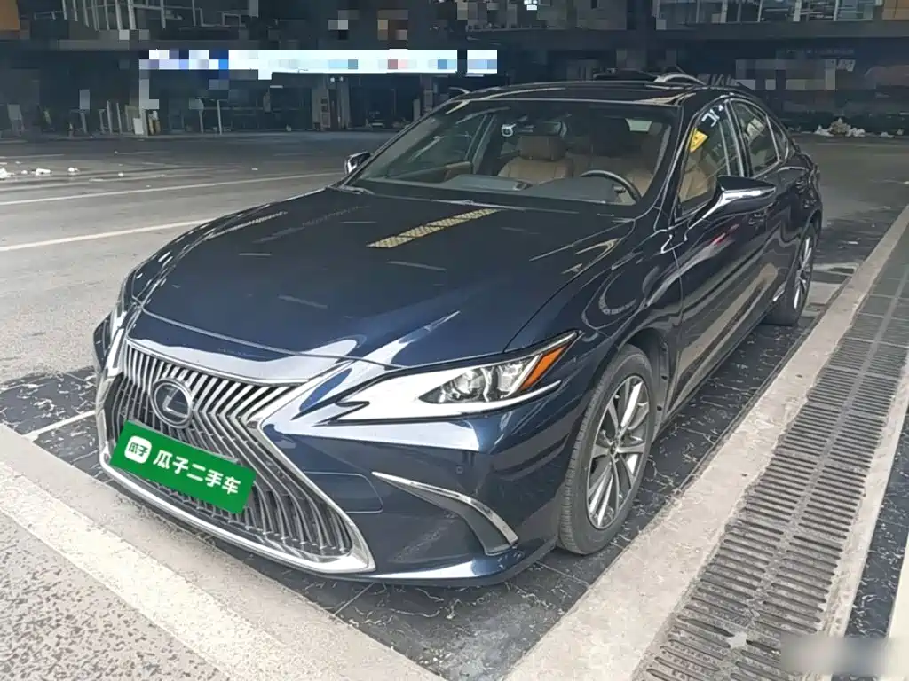 Lexus ES 2021 — фото 1