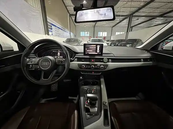 Audi A4L 2020