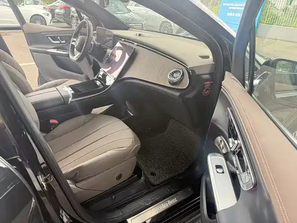 Mercedes-Benz EQE SUV 2025