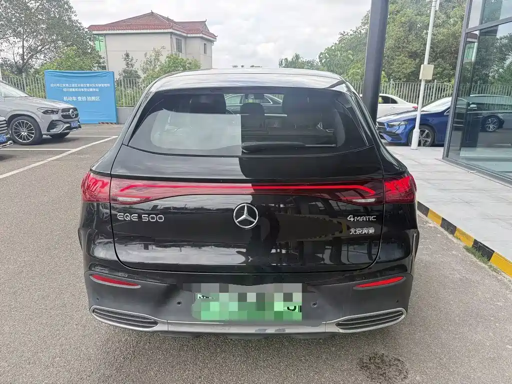 Mercedes-Benz EQE SUV 2025 — фото 13