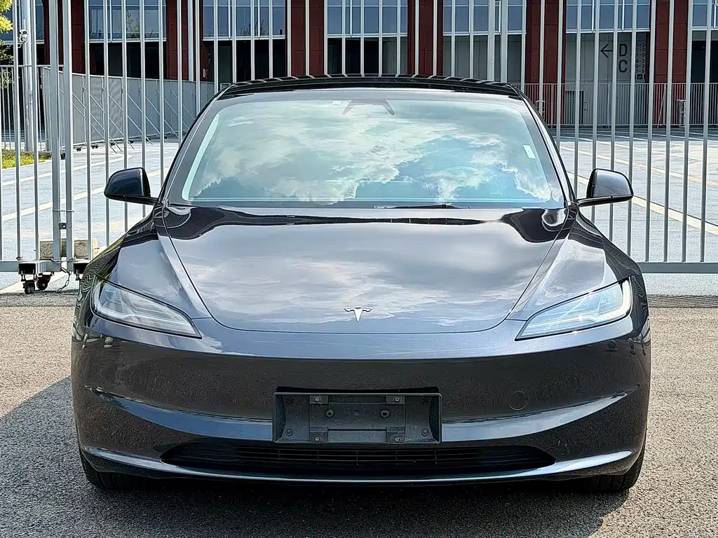 Tesla Model 3 2024 — фото 2