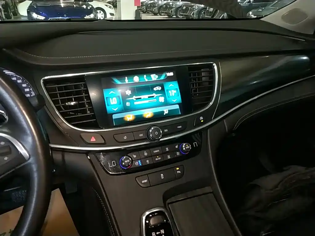 Buick LaCrosse 2018 — фото 13