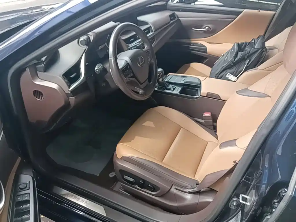 Lexus ES 2021 — фото 16