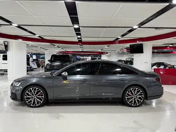 Audi S8 2021