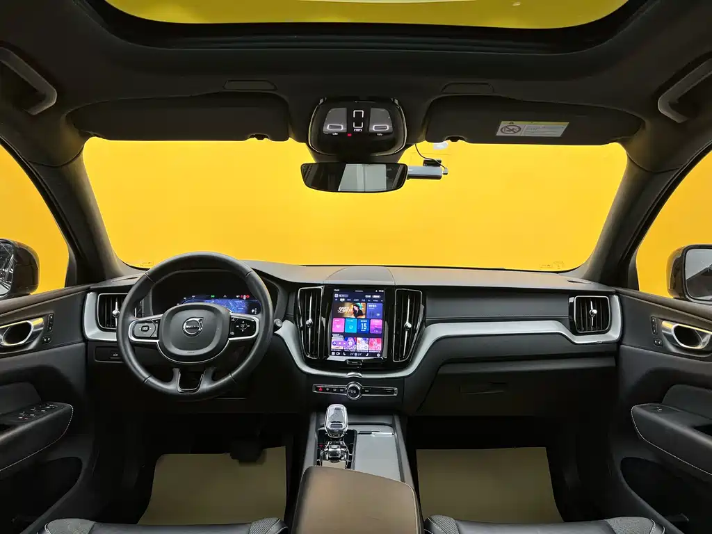 Volvo XC60 2023 — фото 15