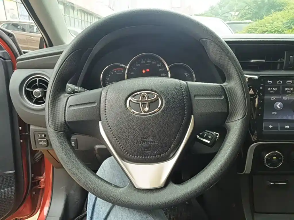 Toyota Corolla 2018 — фото 11