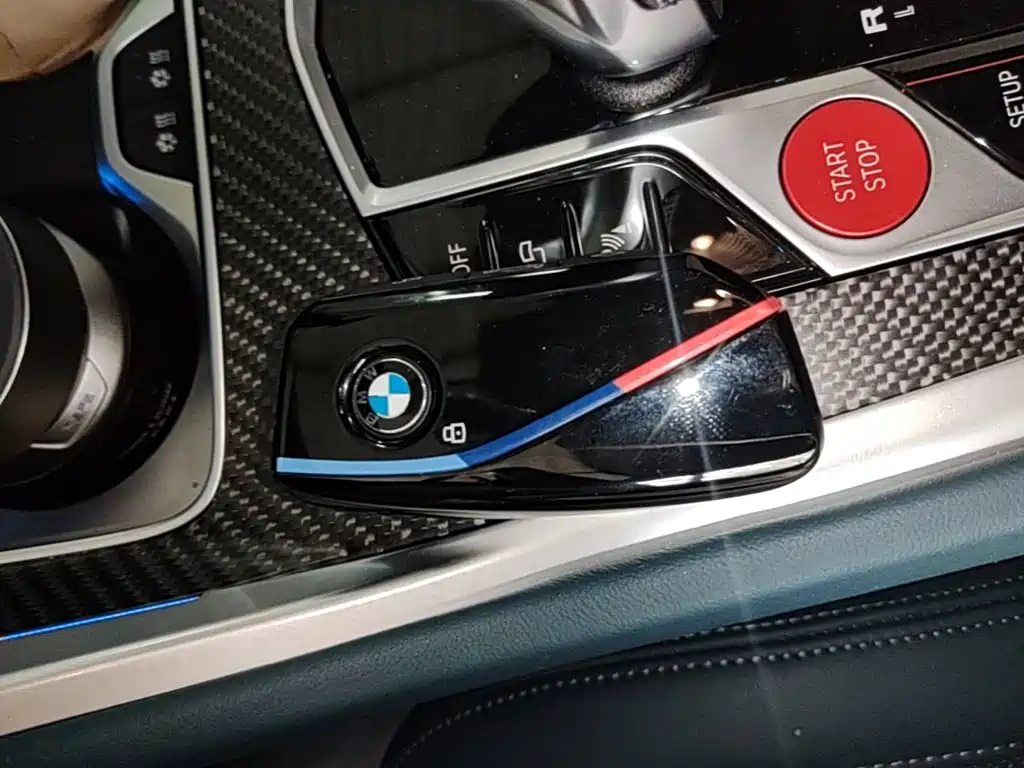 BMW XM 2023 — фото 17