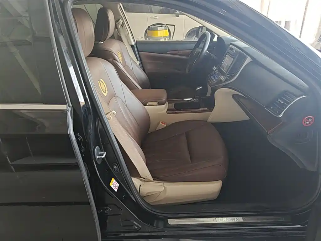 Toyota Crown 2016 — фото 24