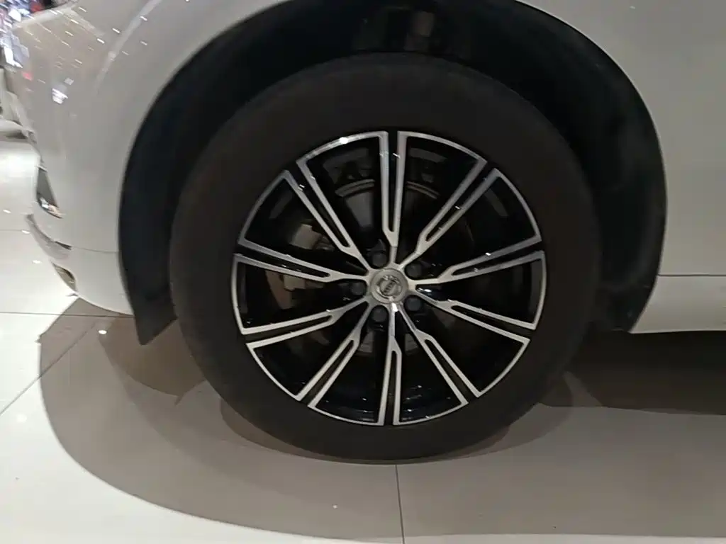 Volvo XC60 2020 — фото 23