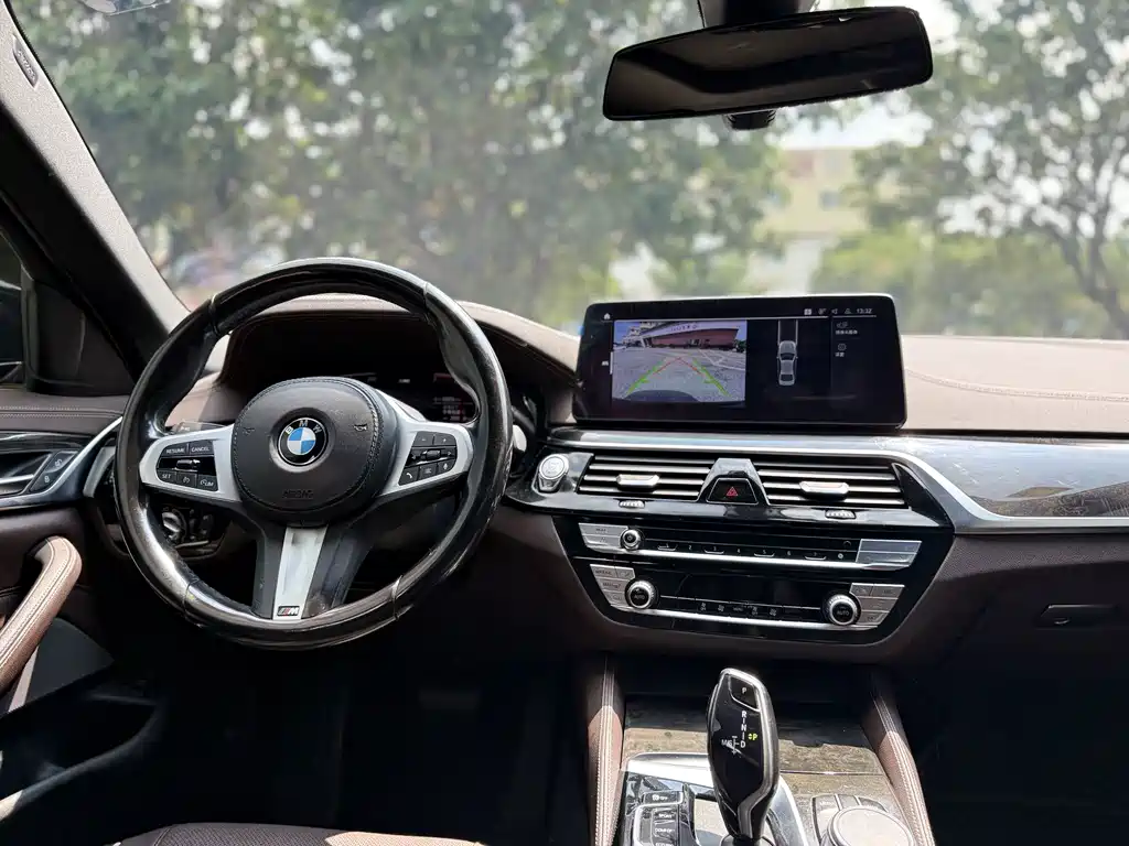 BMW 5 Series 2021 — фото 11