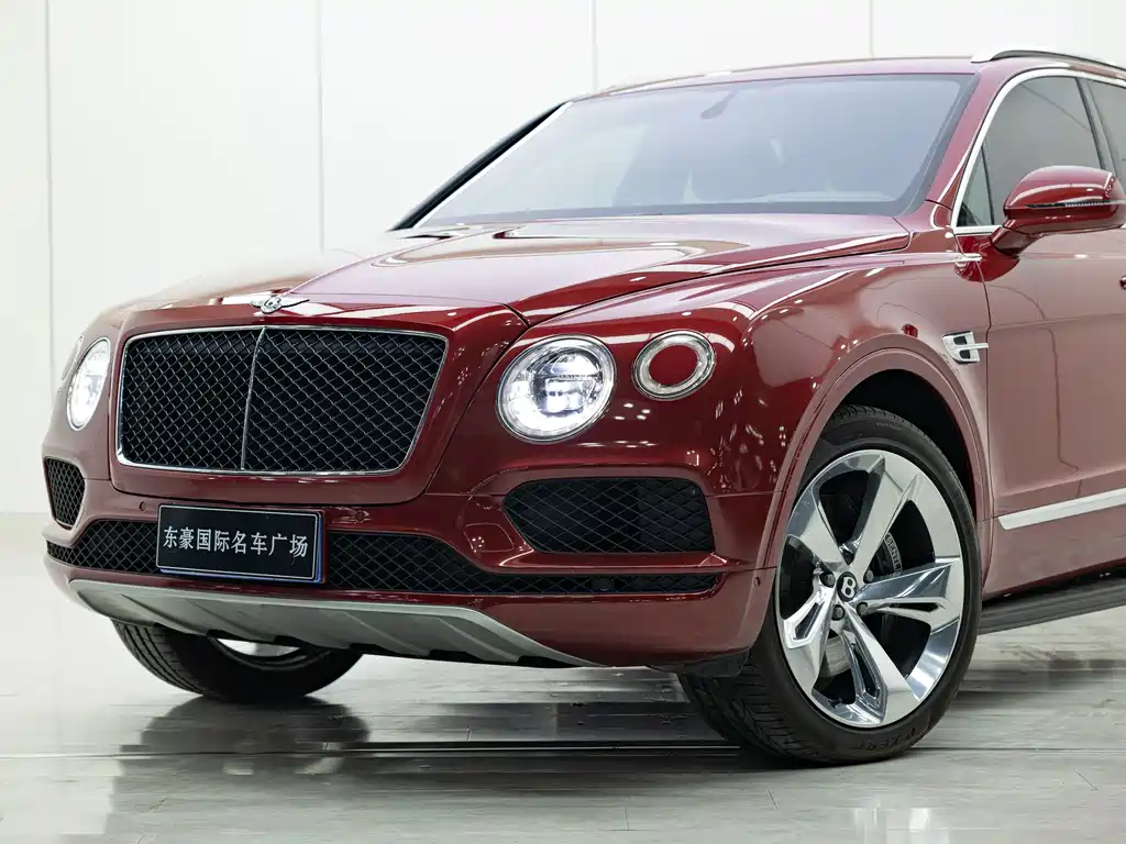 Bentley Bentayga 2018 — фото 12