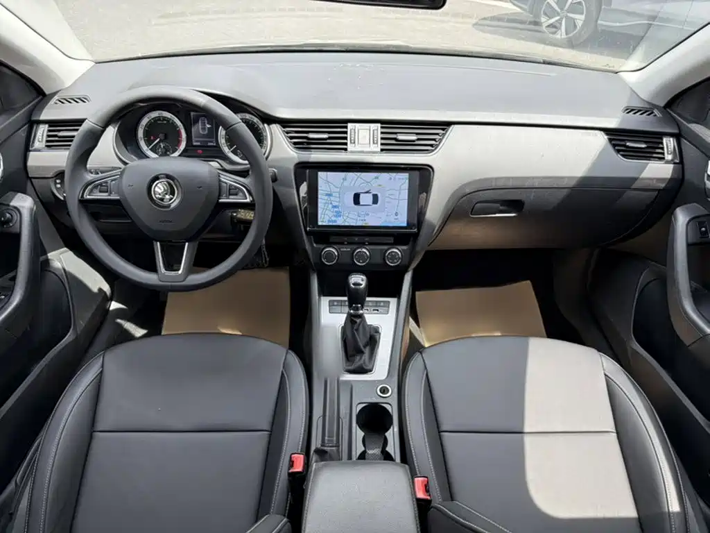 Skoda Octavia 2022 — фото 17